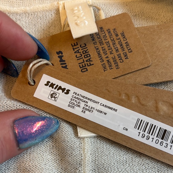 SKIMS Elegant Cashmere Cream Button-Up Cardigan - Picture 3 of 4